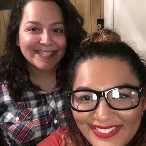 Meet your Posher, sisters Erika & Chrissy